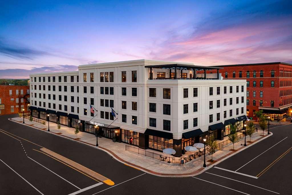 The Bradley Hotell Fort Wayne Exteriör bild